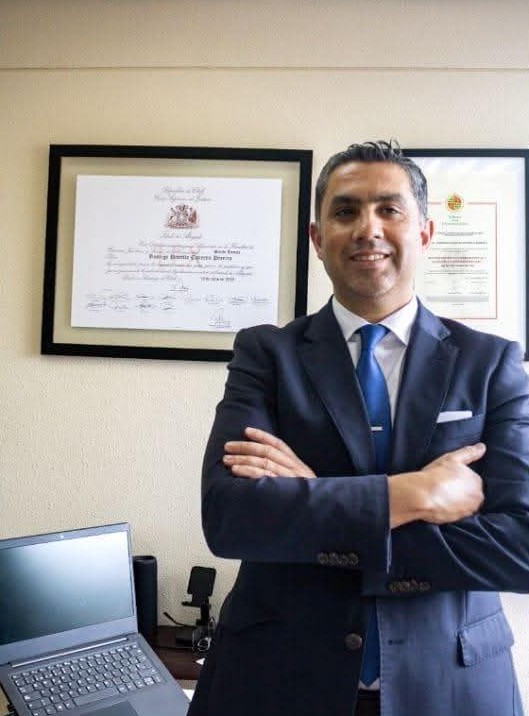 Rodrigo Martínez, Abogado